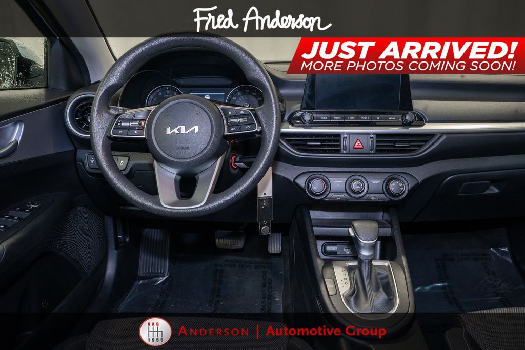 2024 Kia Forte LXS photo 2