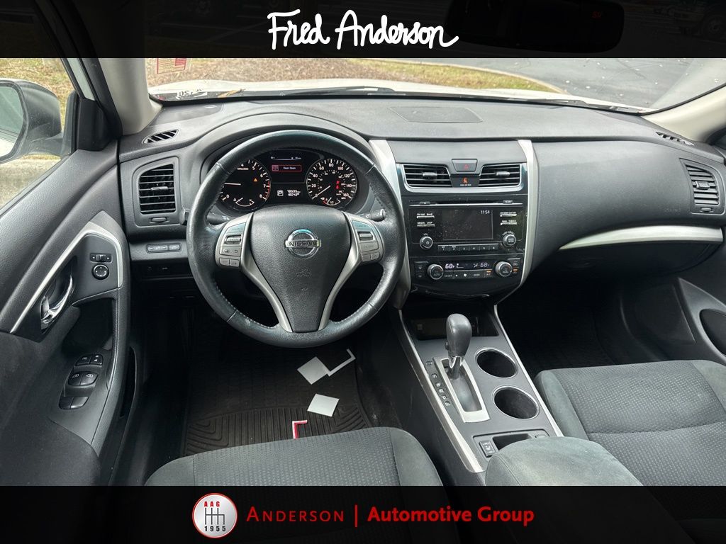2015 Nissan Altima 2.5 SV photo 2