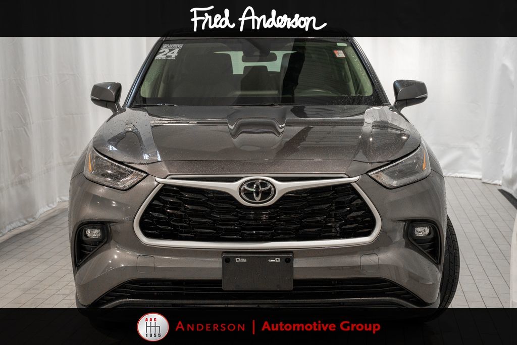 2024 Toyota Highlander LE photo 3
