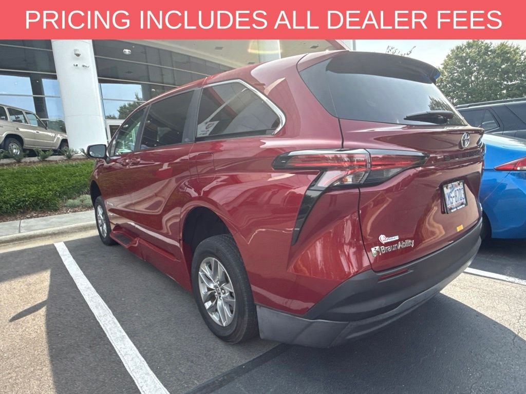 Used 2021 Toyota Sienna LE Minivan/Van