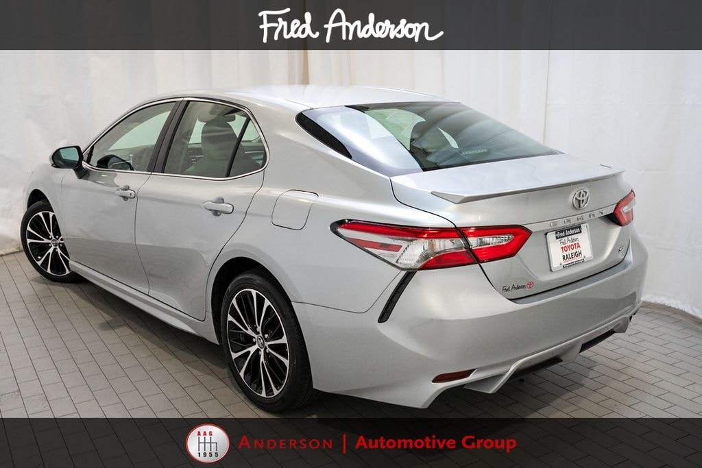 Used 2018 Toyota Camry SE Sedan
