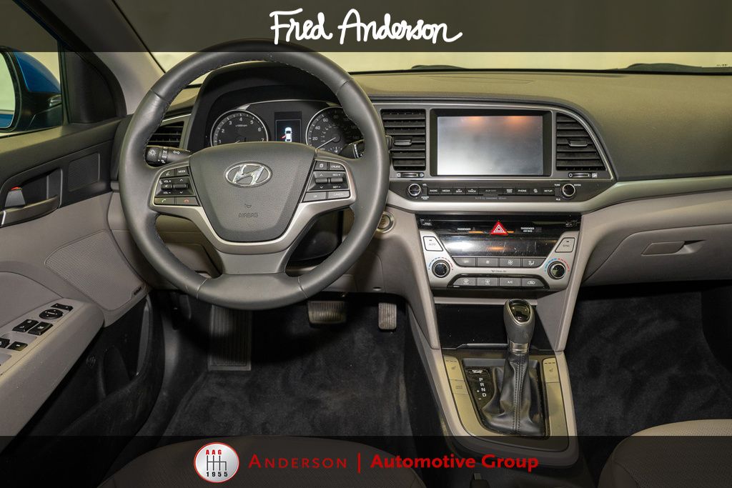 2017 Hyundai Elantra Limited photo 2