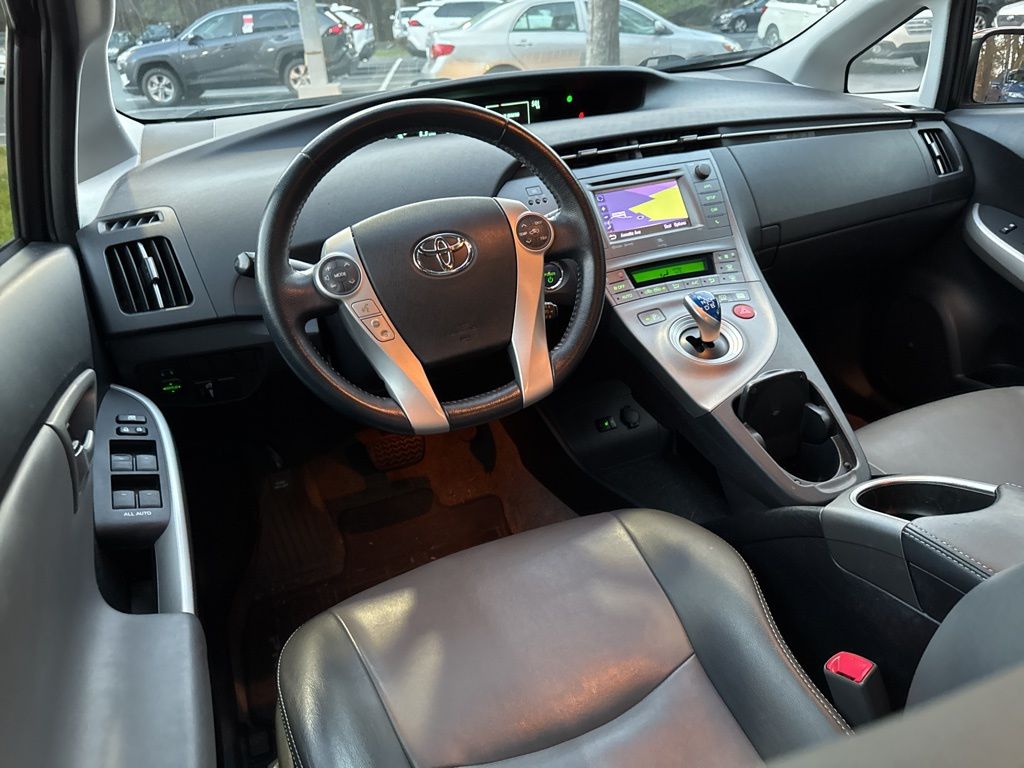 2013 Toyota Prius Four photo 2