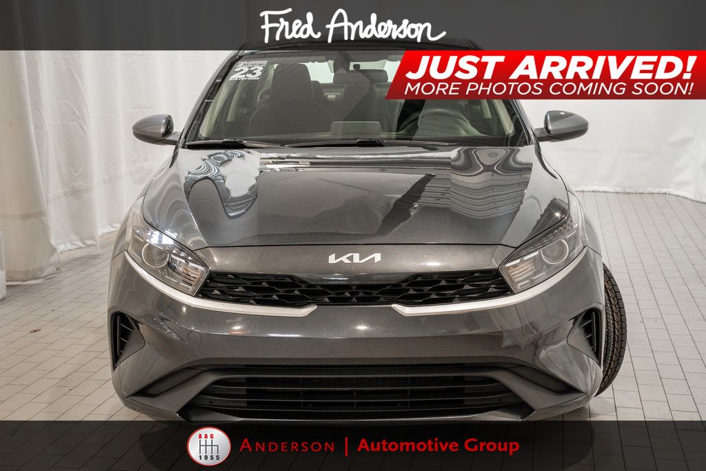 2023 Kia Forte LXS photo 3