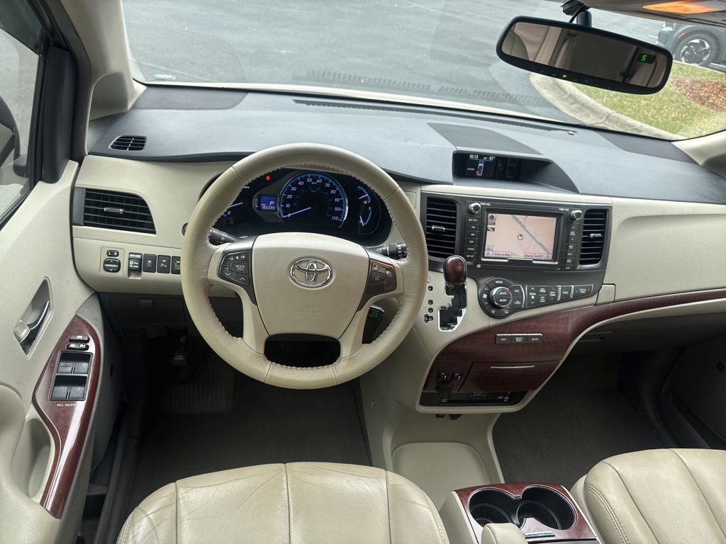 Used 2014 Toyota Sienna XLE Minivan/Van