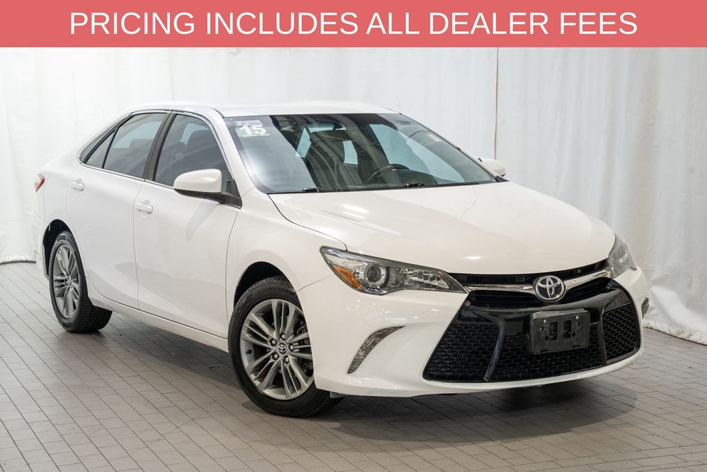 Used 2015 Toyota Camry SE Sedan