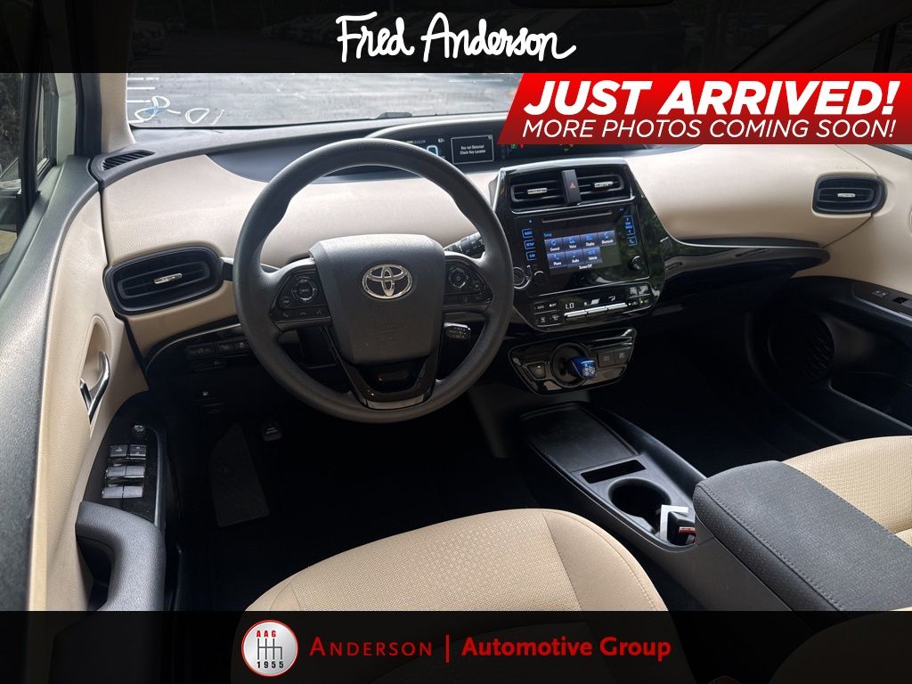 2019 Toyota Prius LE photo 2