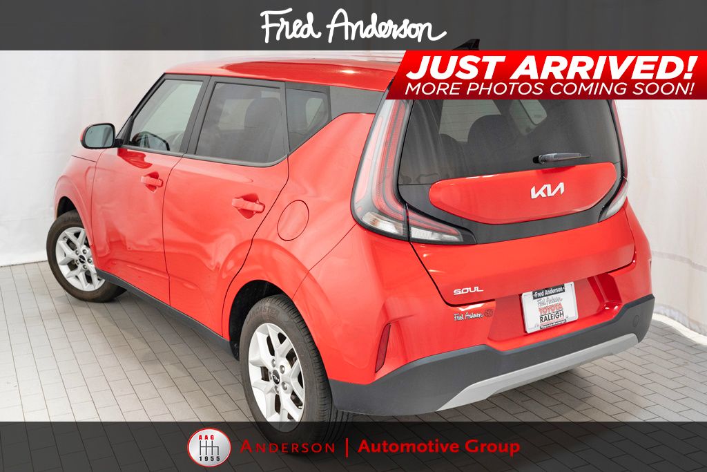 2023 Kia Soul LX photo 2
