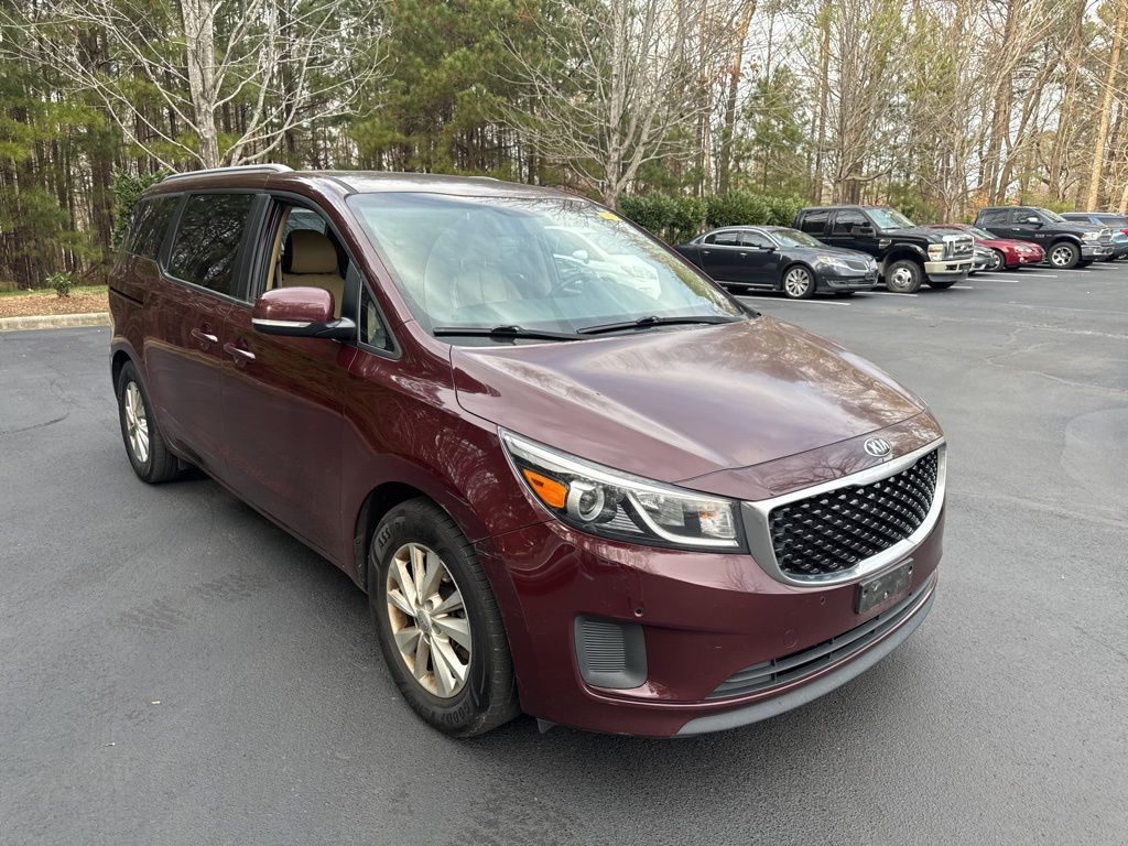 2017 Kia Sedona LX's photo