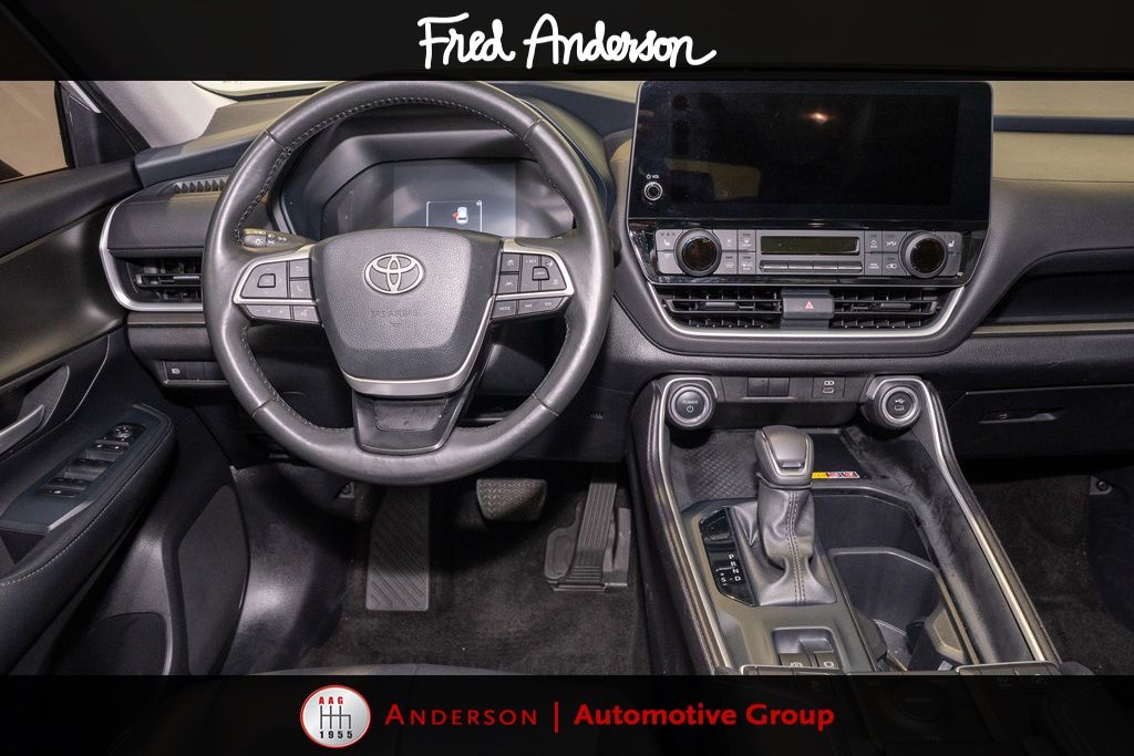 2024 Toyota Highlander Hybrid XLE photo 2
