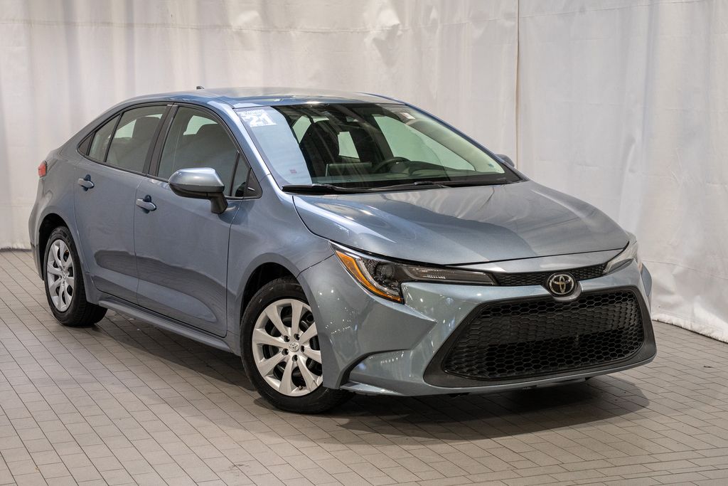 2021 Toyota Corolla LE's photo