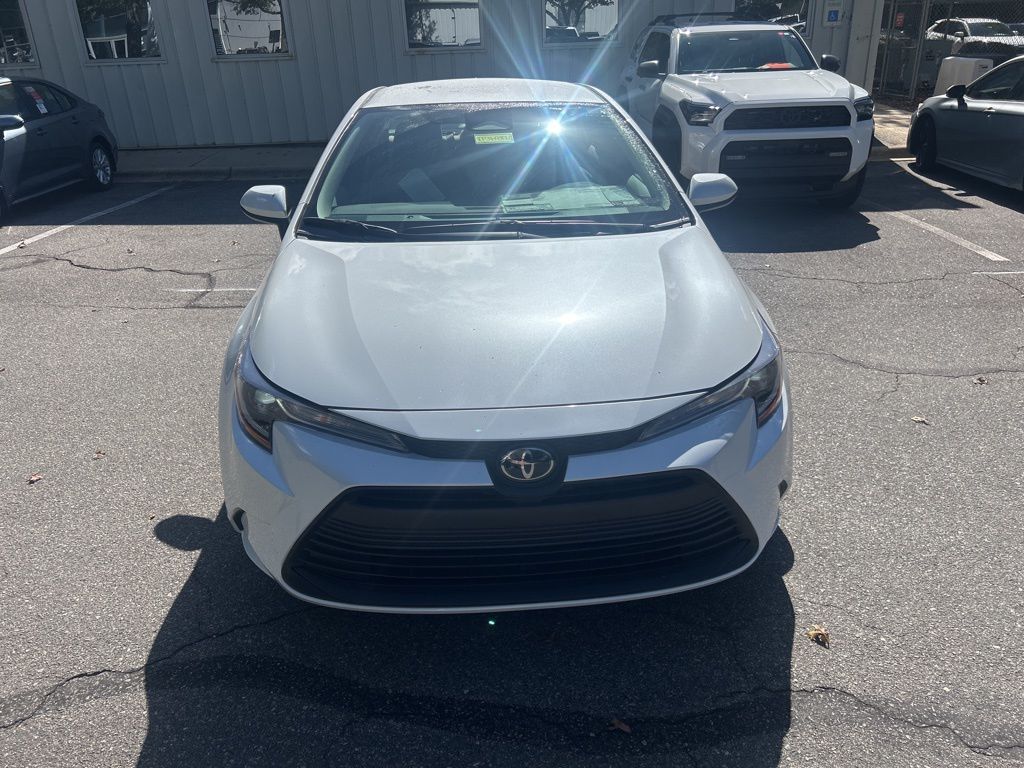 2026 Toyota Corolla LE photo 2