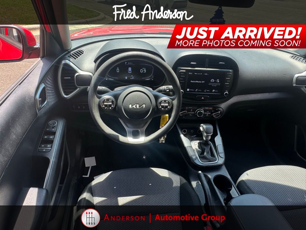 2023 Kia Soul LX photo 2