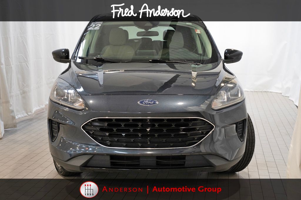 2022 Ford Escape SE photo 3