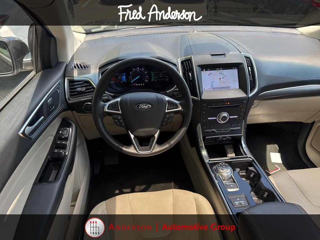 2019 Ford Edge Titanium photo 2