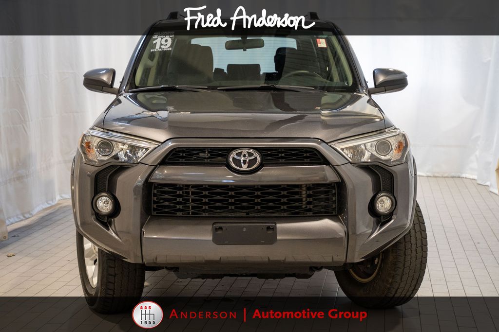 2019 Toyota 4Runner SR5 photo 3