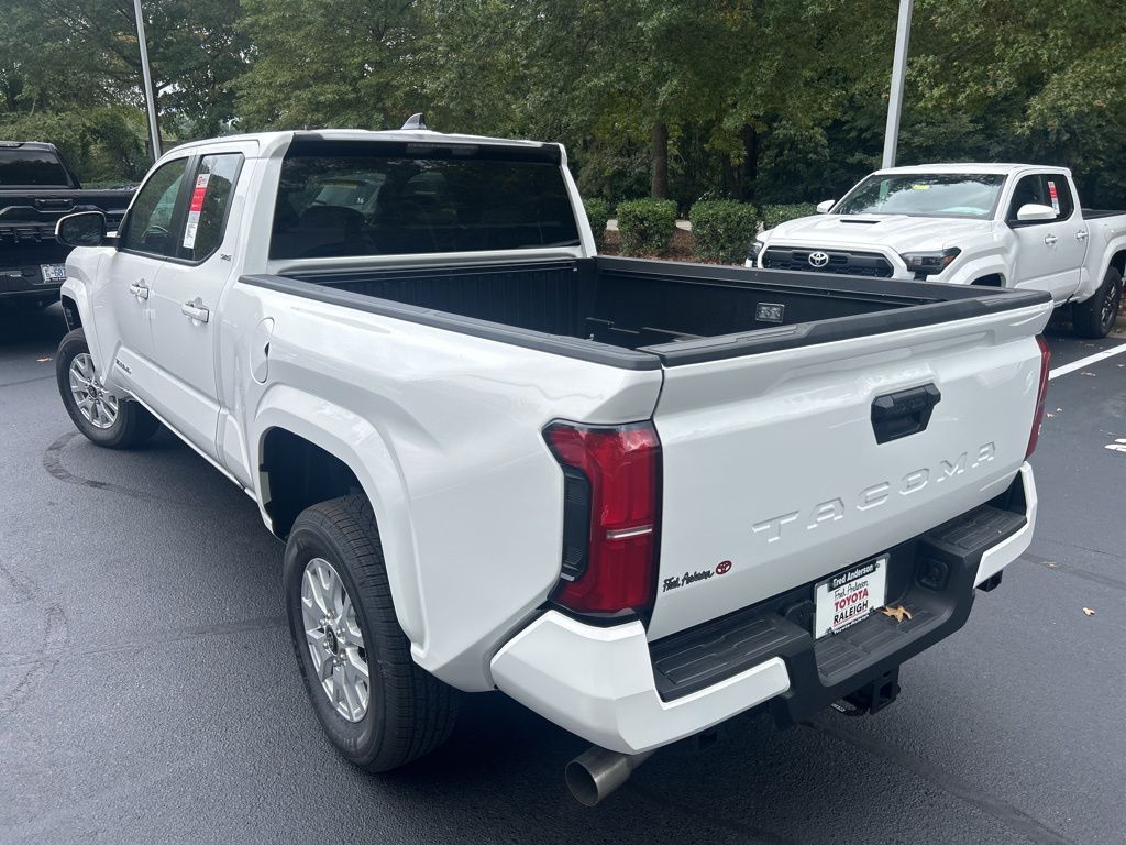 2025 Toyota Tacoma SR5 photo 3