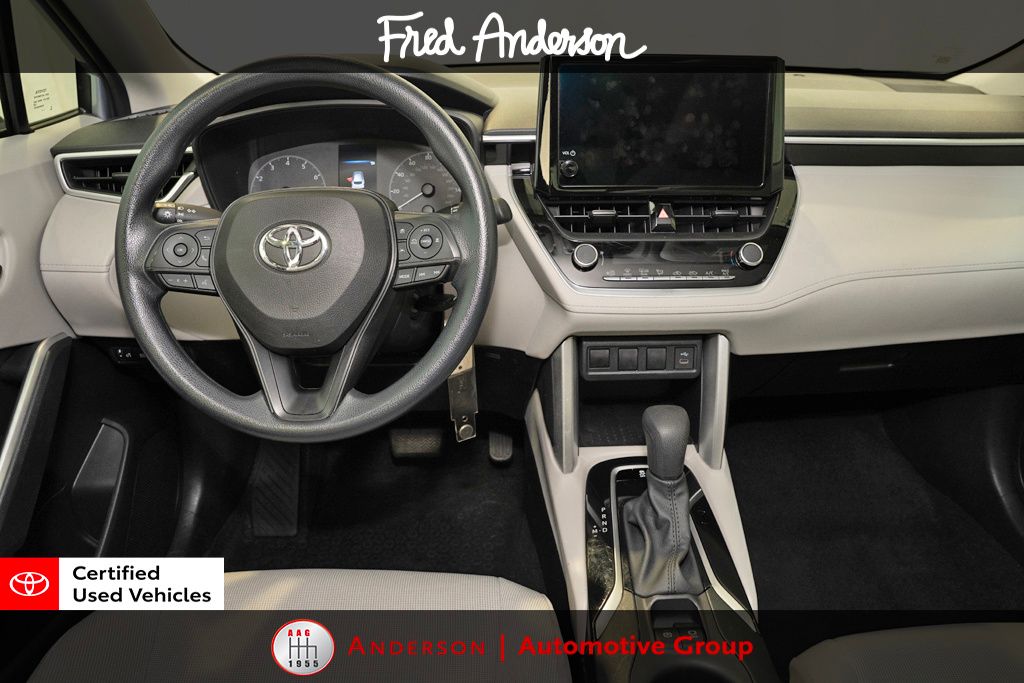 2023 Toyota Corolla Cross L photo 2