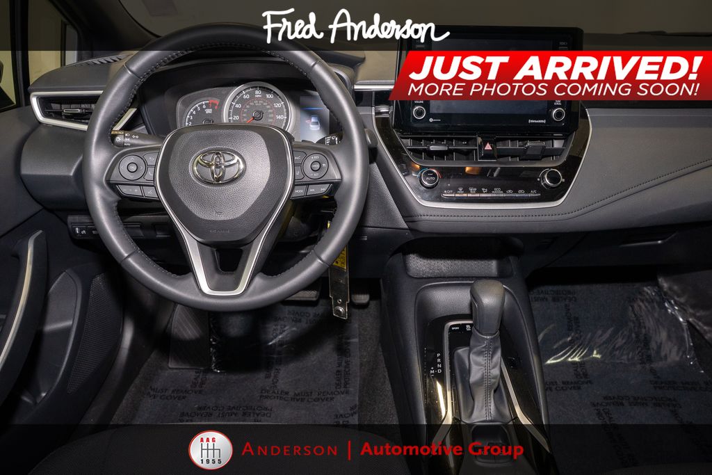 2022 Toyota Corolla SE photo 2
