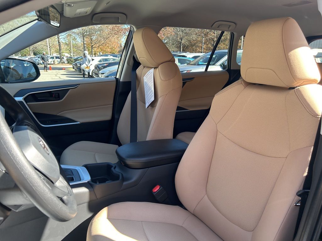 2025 Toyota RAV4 LE photo 3