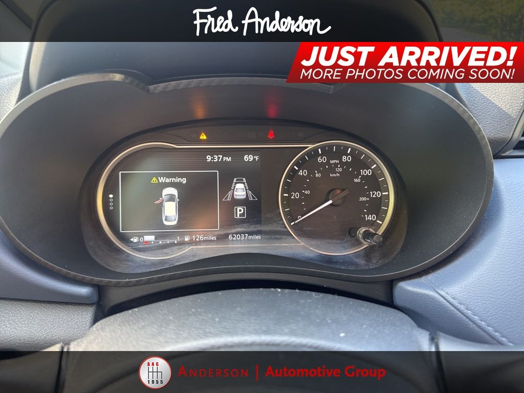 2023 Nissan Versa 1.6 SV photo 3