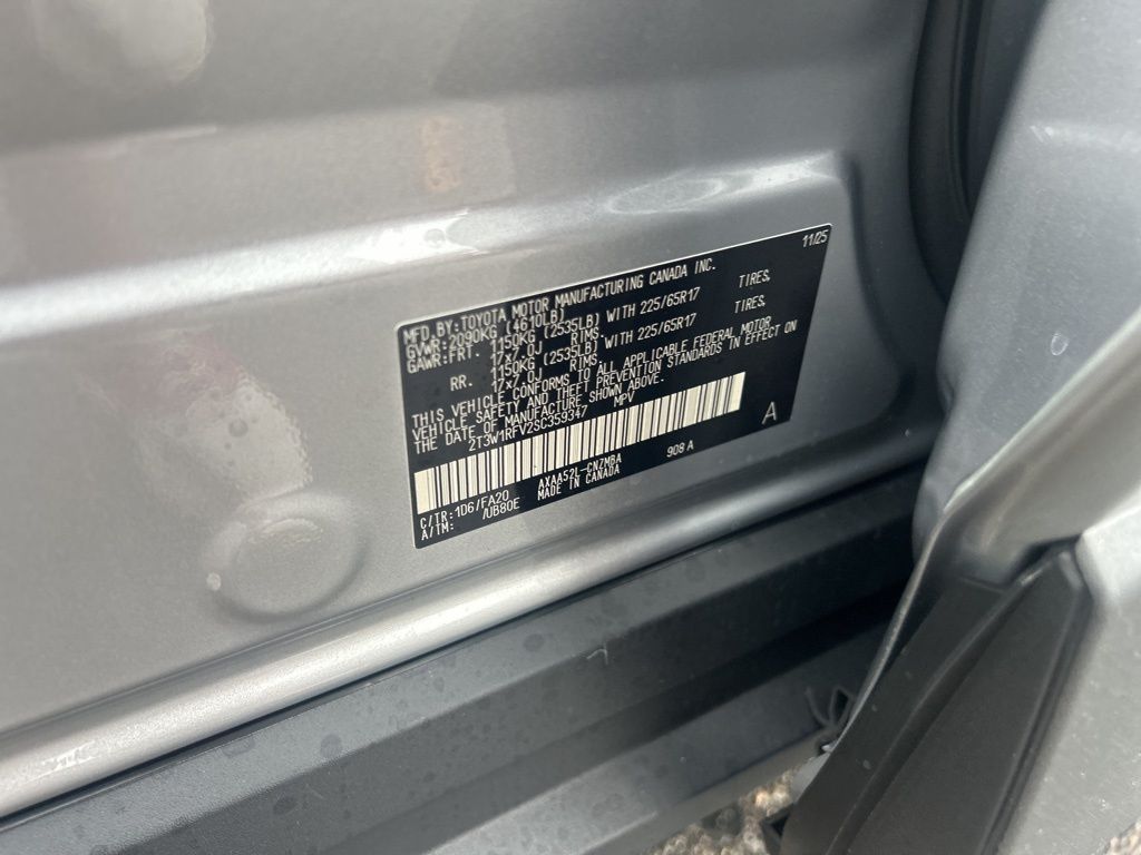 2025 Toyota RAV4 XLE photo 4