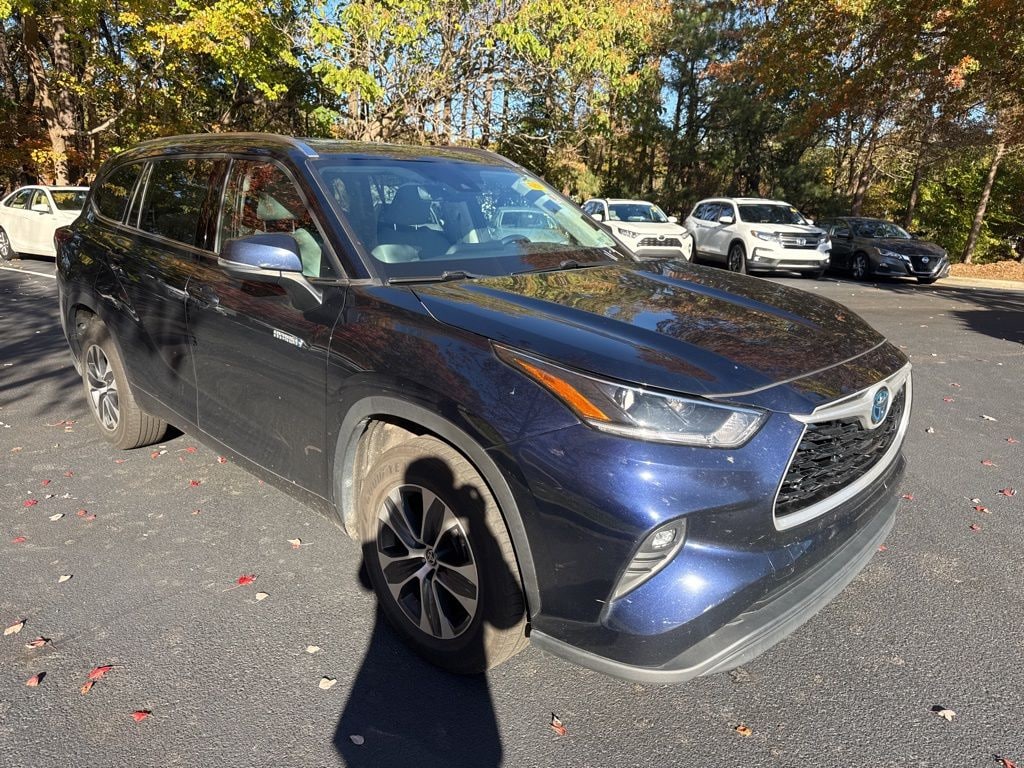 Used 2021 Toyota Highlander Hybrid XLE SUV