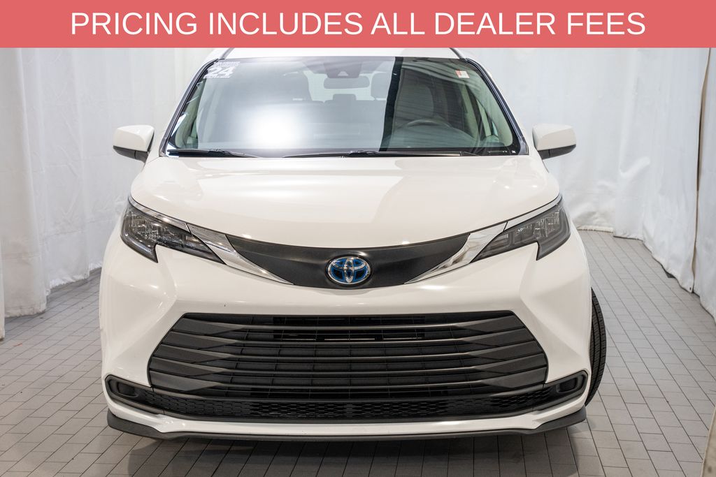 Used 2024 Toyota Sienna LE Minivan/Van