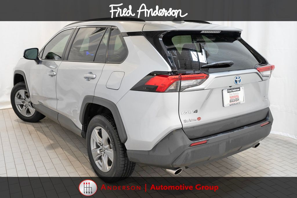 2023 Toyota RAV4 Hybrid XLE photo 4