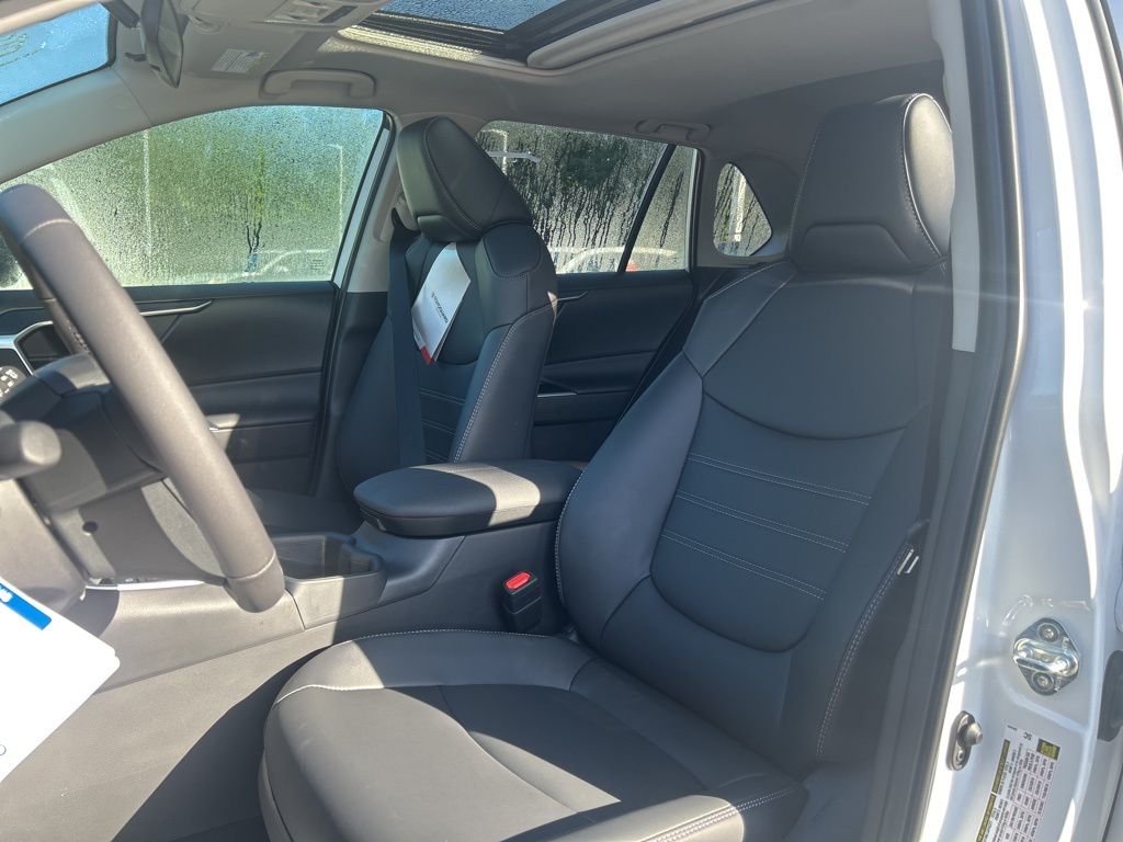 2025 Toyota RAV4 XLE Premium photo 3