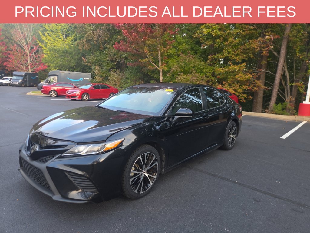 Used 2018 Toyota Camry SE Sedan