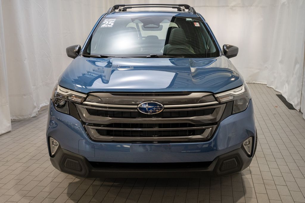 2025 Subaru Forester Premium photo 2
