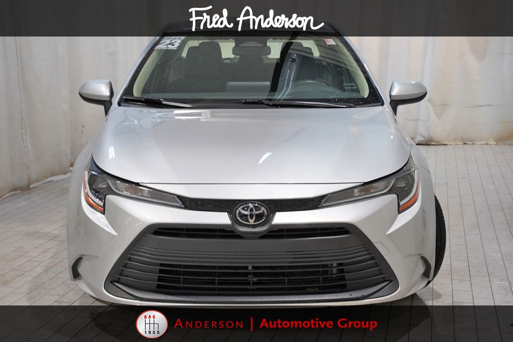 2023 Toyota Corolla LE photo 3