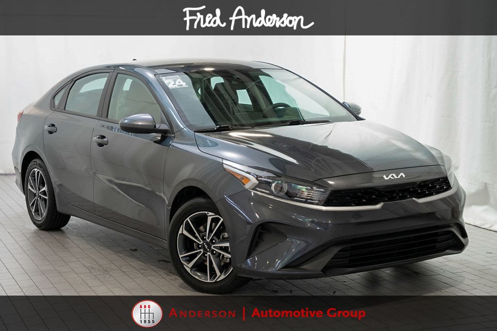 2024 Kia Forte LXS AT's photo