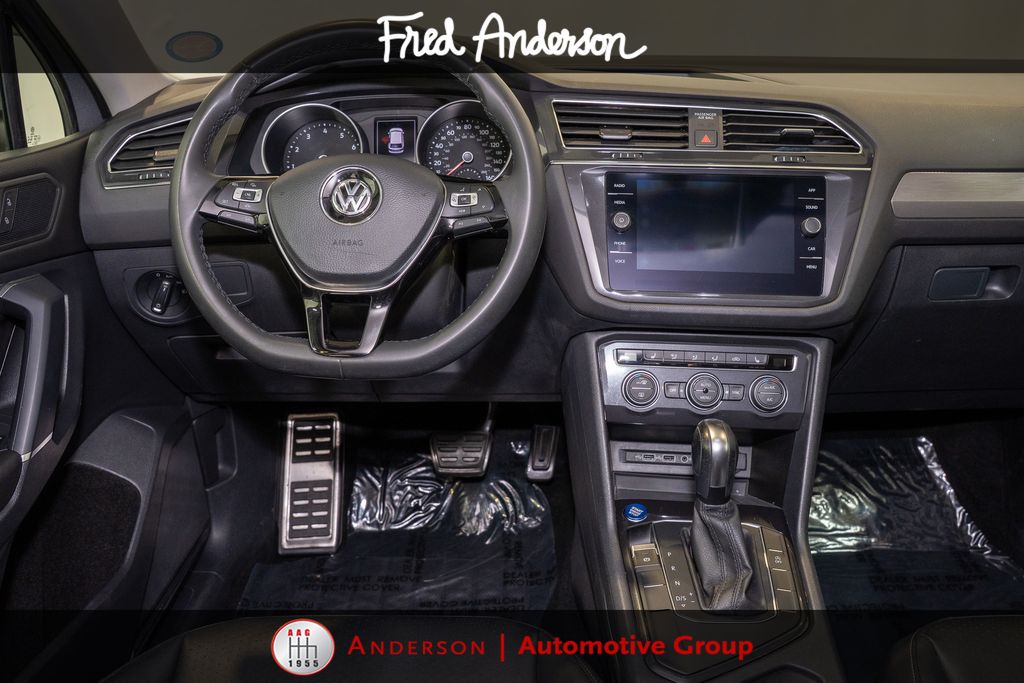 2020 Volkswagen Tiguan SE photo 2