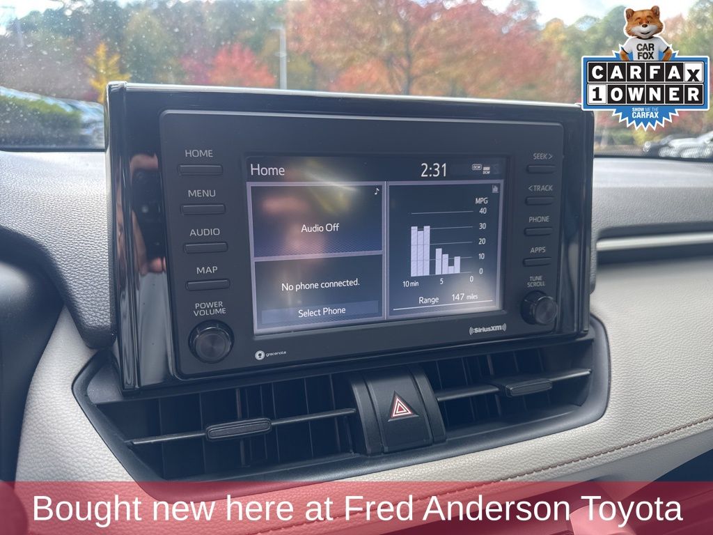 2020 Toyota RAV4 XLE photo 4