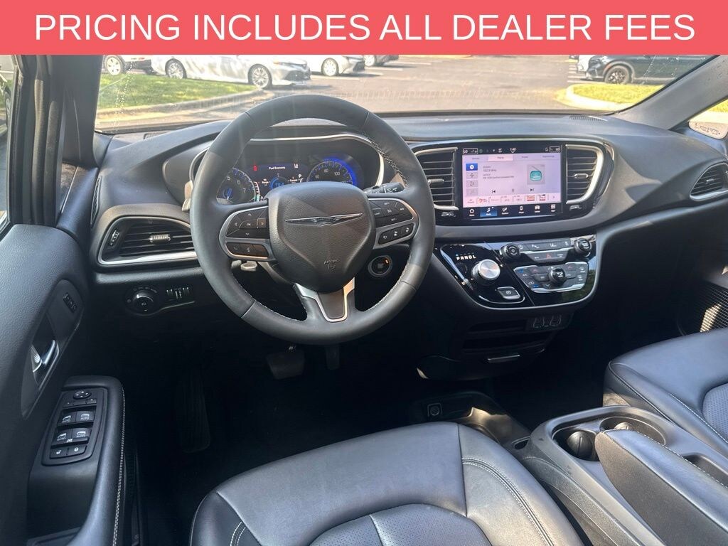 Used 2025 Chrysler Pacifica Select Minivan/Van