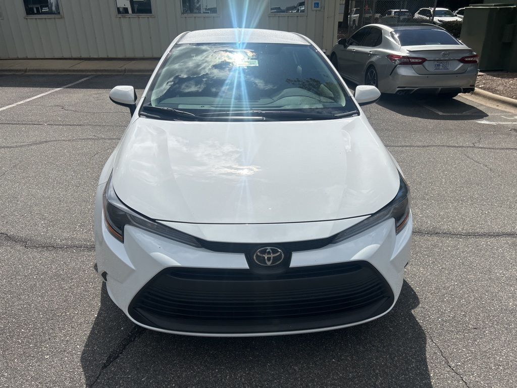 2025 Toyota Corolla LE photo 2