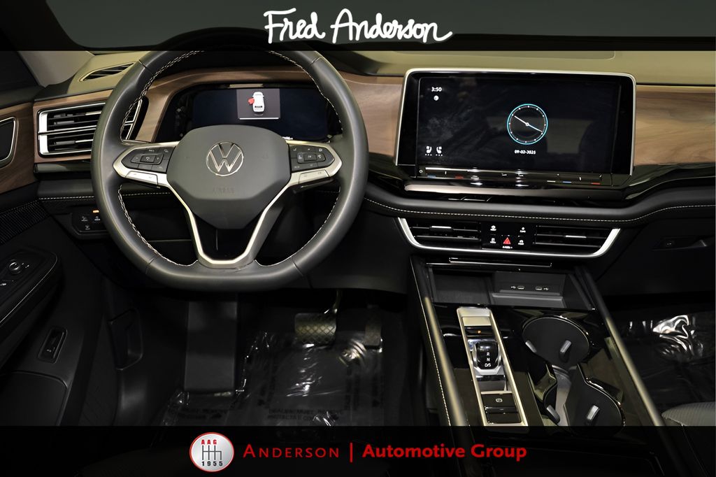 2024 Volkswagen Atlas SE Technology photo 2
