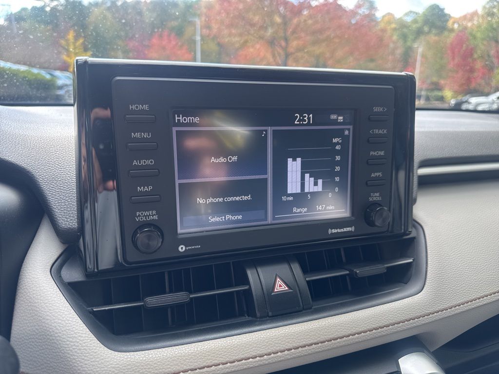 2020 Toyota RAV4 XLE photo 4