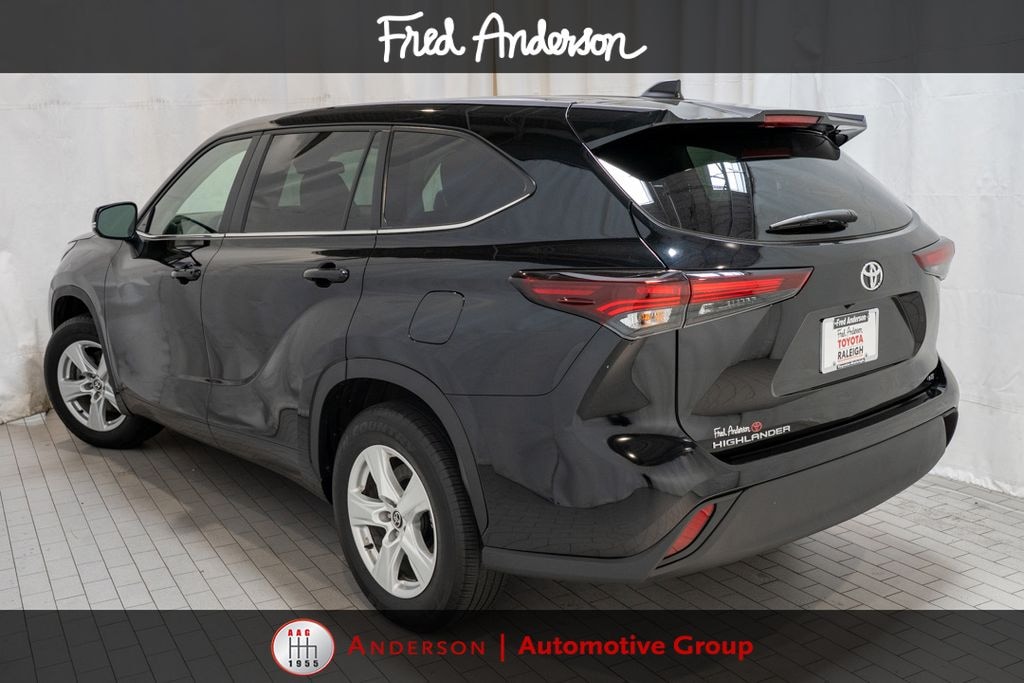 Used 2025 Toyota Highlander LE SUV