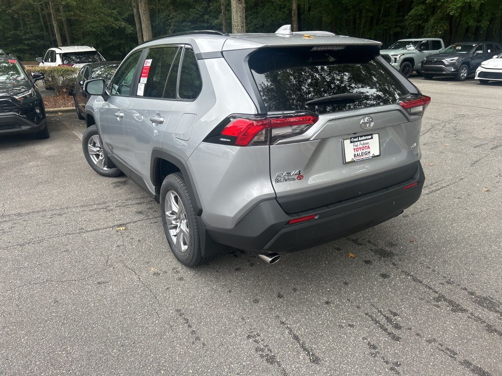 2025 Toyota RAV4 XLE photo 3