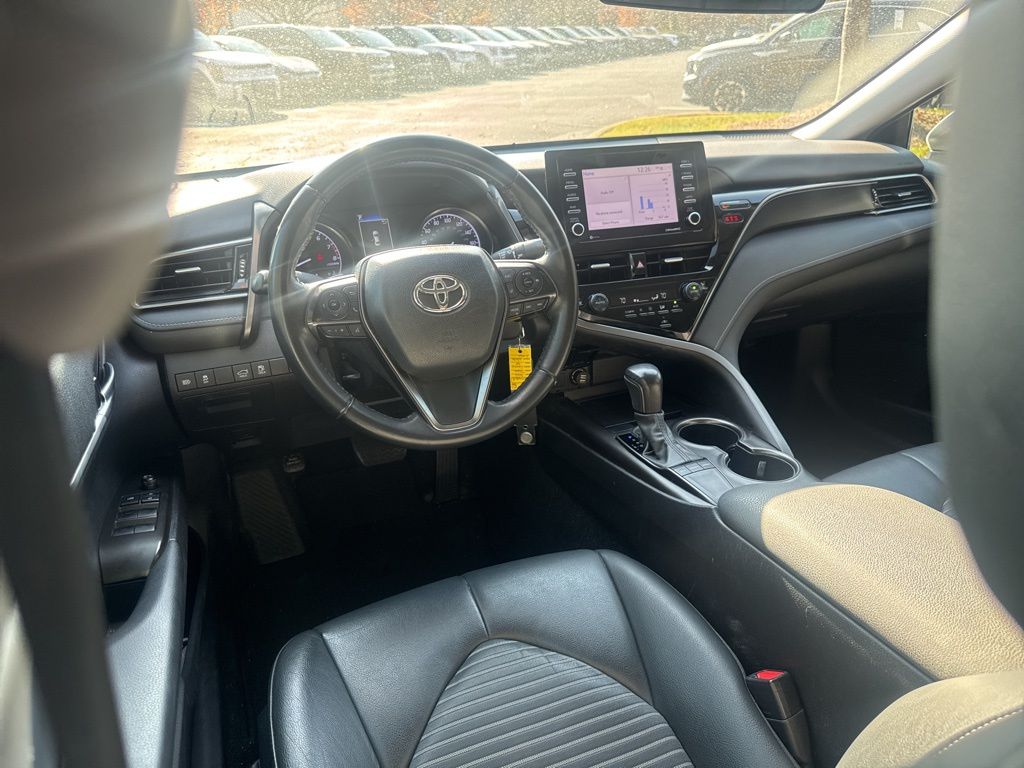 2022 Toyota Camry SE photo 2