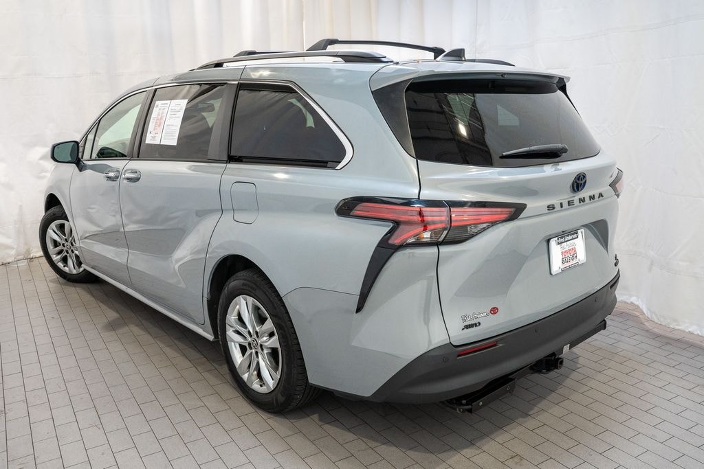 Used 2022 Toyota Sienna Woodland Edition Minivan/Van