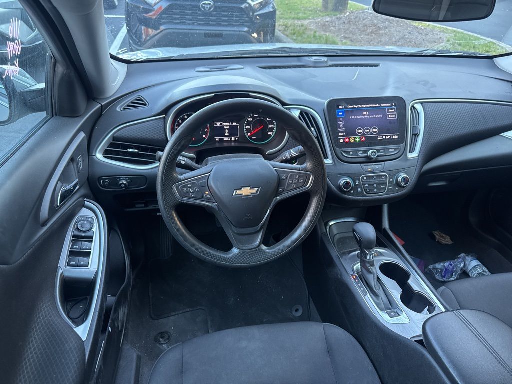 2024 Chevrolet Malibu 1LT photo 2