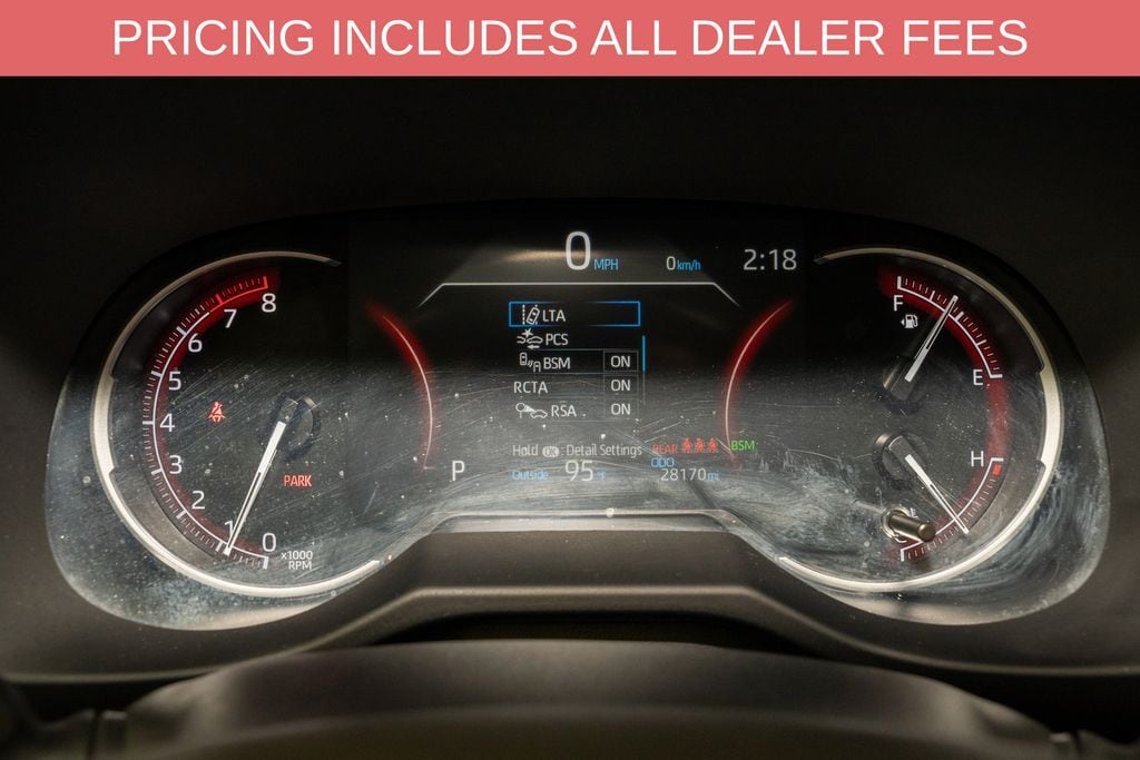 2025 Toyota RAV4 XLE - Photo 17