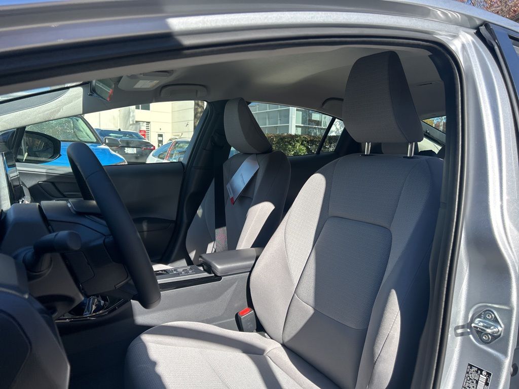 2026 Toyota Prius LE photo 3