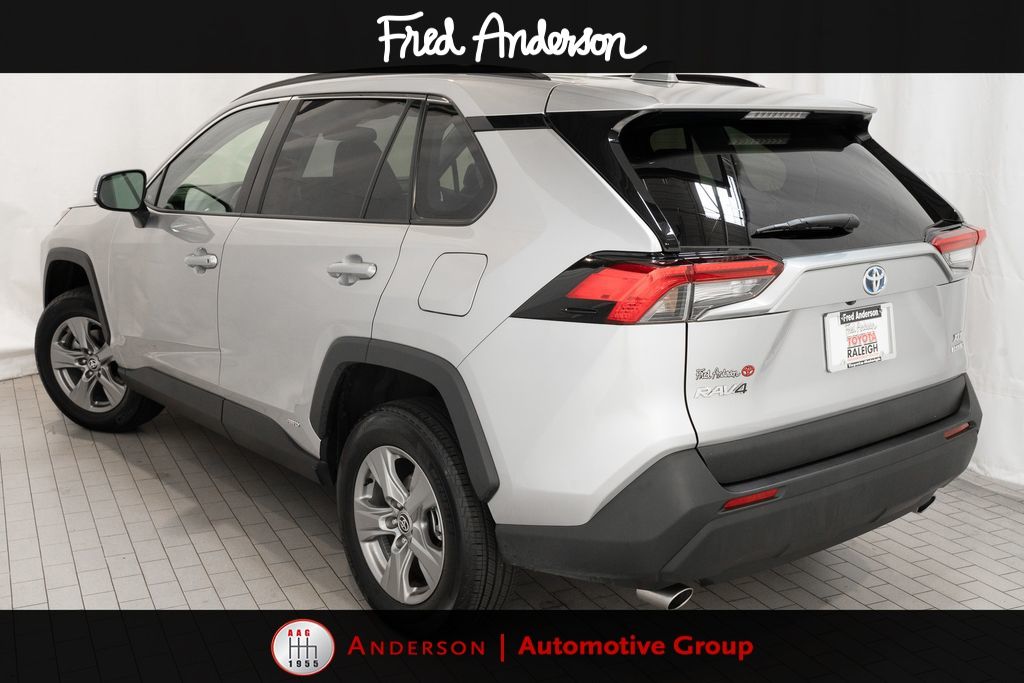 2024 Toyota RAV4 Hybrid XLE photo 4