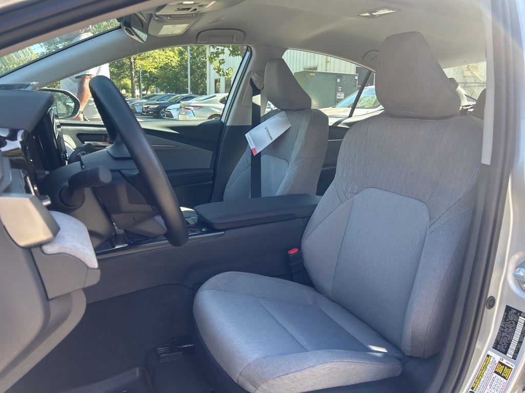 2026 Toyota Camry LE photo 2