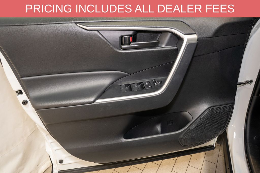 2025 Toyota RAV4 LE - Photo 10